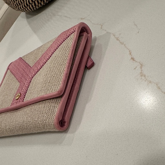Yves Saint Laurent Pink and Beige wallet. - Picture 7 of 13